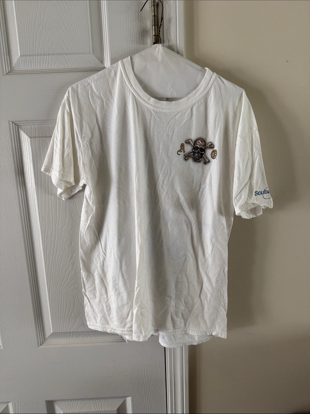 White Short-Sleeve Graphic Tee with Chest Skull Accent